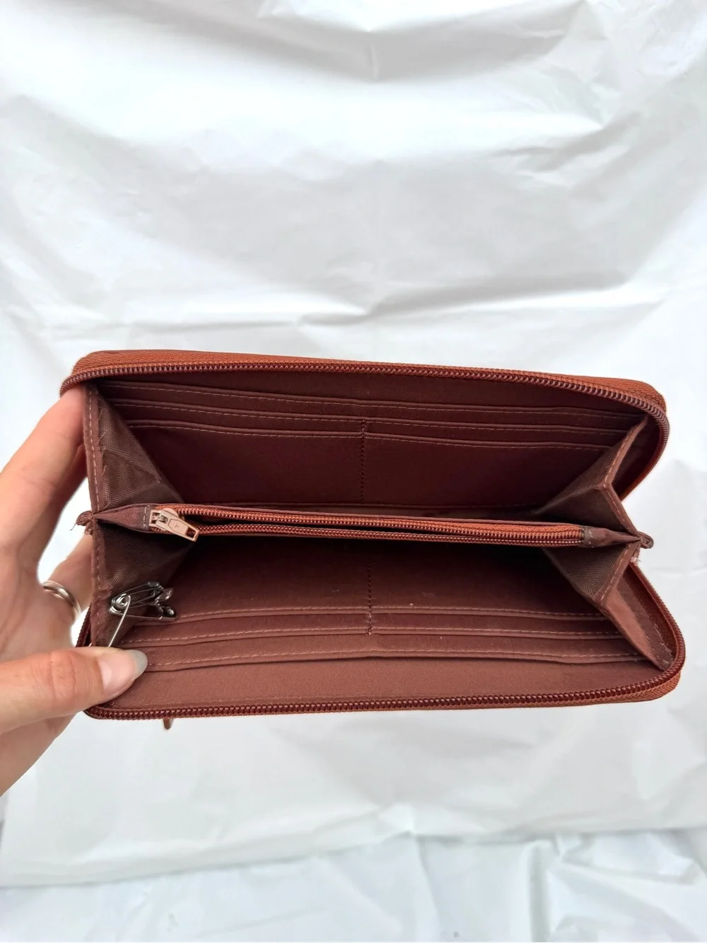 Kenneth Cole Reaction Genuine Leather Brown Zip Around Wallet Organizer